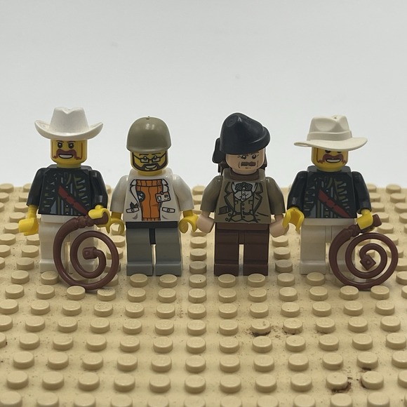 LEGO Minifigure Lot of 4 Adventurers / Cowboys & Explorers with Accessories - Picture 1 of 4